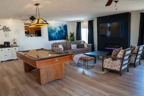 Living area | Smart TV, fireplace, video games, foosball