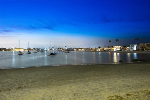 Beach nearby, sun loungers, beach towels