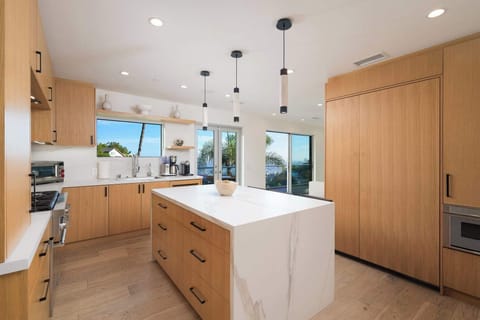 Cook up a storm in the Gourmet Kitchen. An entertainer's delight!