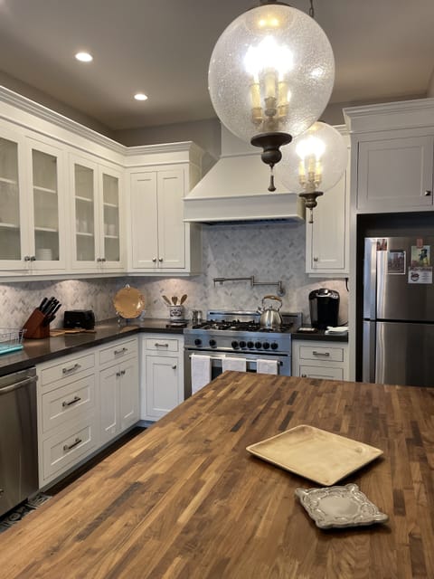 Kitchen island & fully stocked kitchen.