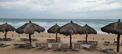 Beach nearby, sun loungers, beach towels