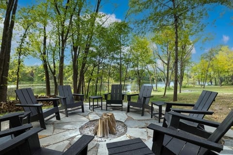 Beautiful 8 Person Fire Pit with Stunning Lake Views - Complete with sturdy adirondack chairs and unlimited firewood. Roast marshmallows and create lasting memories!