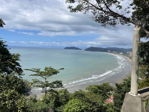 Beach nearby, sun loungers, beach towels