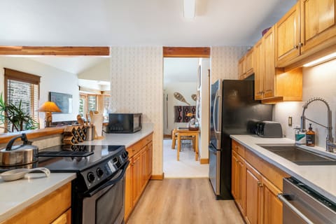 Fully equipped kitchen.