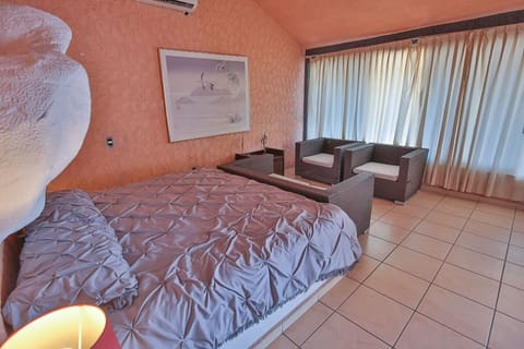 5 bedrooms, in-room safe, iron/ironing board, free WiFi