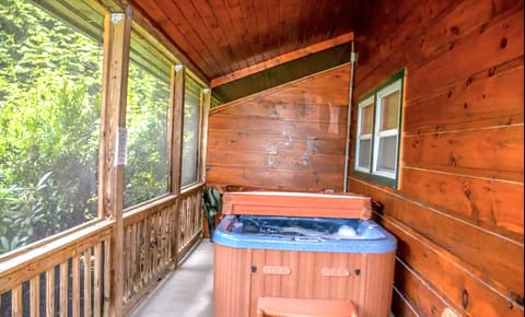 Indoor spa tub