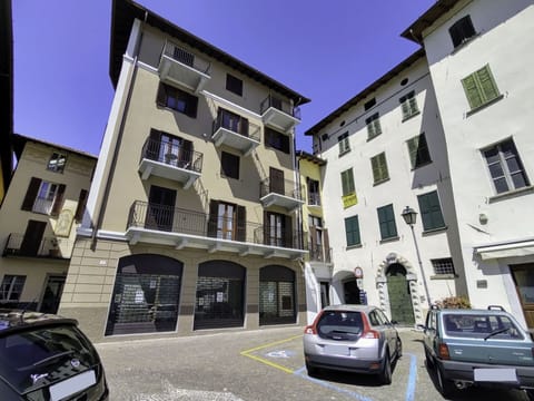 Car, Sky, Window, Building, Vehicle, Wheel