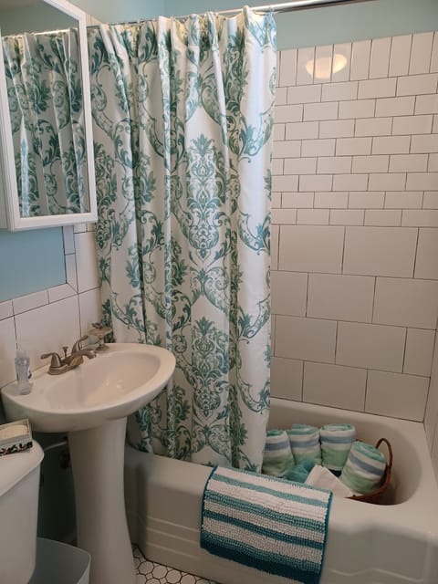 Combined shower/tub, hair dryer, towels, soap