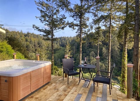 Riverview - It`s a hot tub with a killer view, Hello
