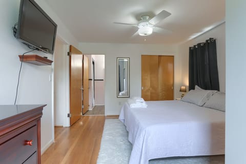 3 bedrooms, memory foam beds, desk, iron/ironing board