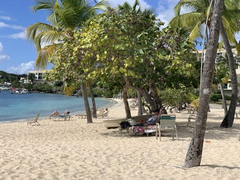 Beach nearby, sun loungers, beach towels