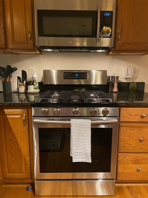 Full size gas oven and microwave