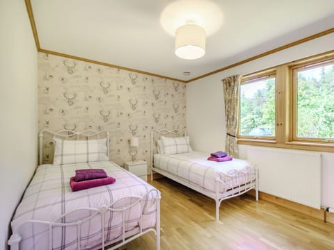 Twin bedroom | Benmore Drimfern - Benmore Home Farm, Benmore, near Dunoon