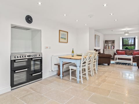 Interior | Morfa Ganol, Llangrannog