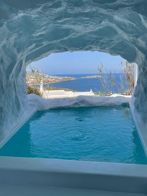 Outdoor pool, an infinity pool, sun loungers