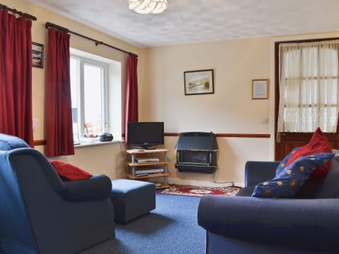 Living room | Madog&rsquo;s Wells - Wrens Nest, Llanfair Caereinion, nr. Welshpool