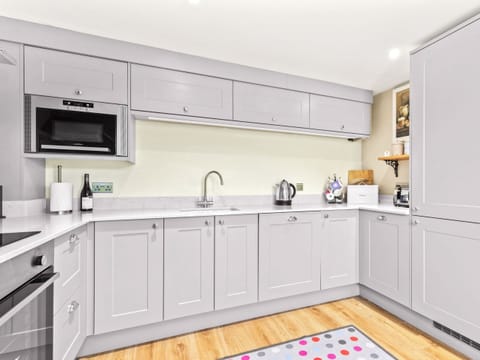 Kitchen area | Ash Tree Cottage, Bosherston