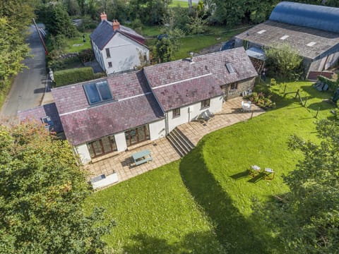 Outdoor area | Kite Cottage, Cenarth