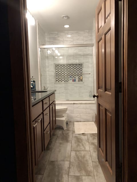 Combined shower/tub, jetted tub