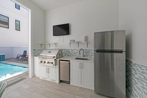 Outdoor Dining With Seating for 5