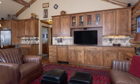 CH 13 Bandit Way, Living, 5