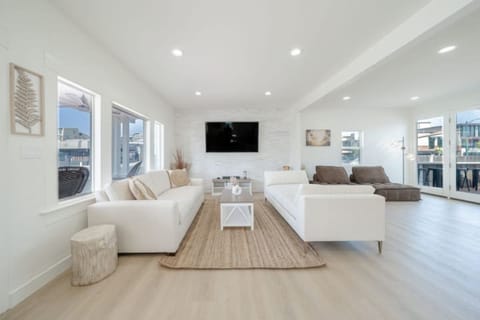 Living area | Smart TV, Netflix, Hulu, streaming services