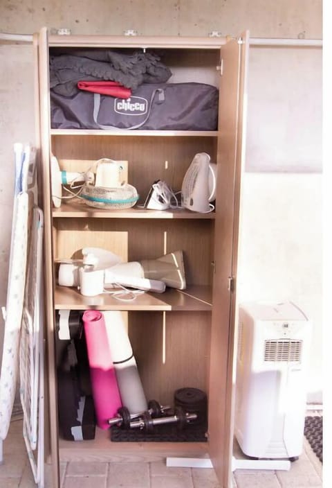 Extra tool: Fans, Iron, Yoga matts, weights..