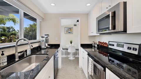 Full kitchen for all of your entertainment
(with a view)