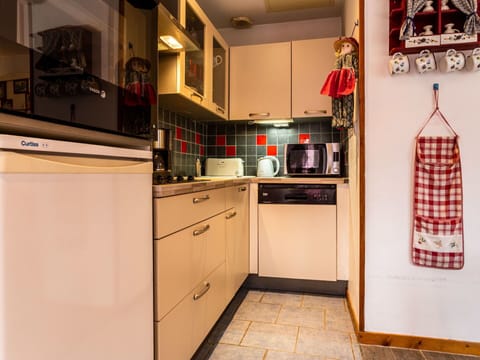 Cloud, Table, Sky, Furniture, Plant, Property, Mountain, Tableware, Building, Nature