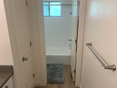 Combined shower/tub