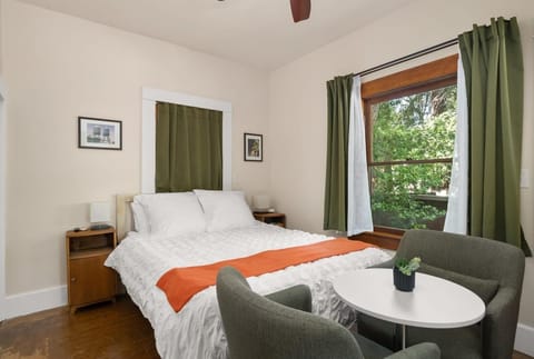 Queen Novaform 14" Serafina Pearl Gel Memory Foam Mattress