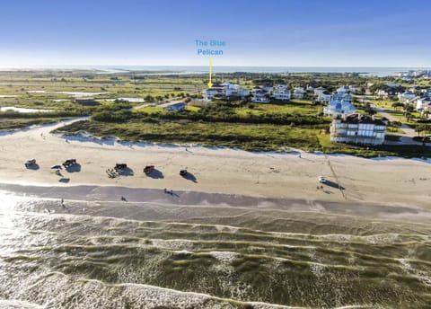 Beach nearby, sun loungers, beach towels