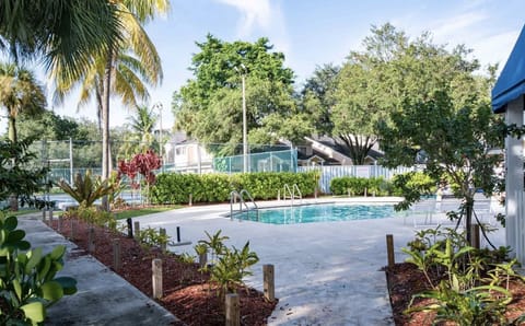 
✔ Community Pool

✔ Community Tennis Courts