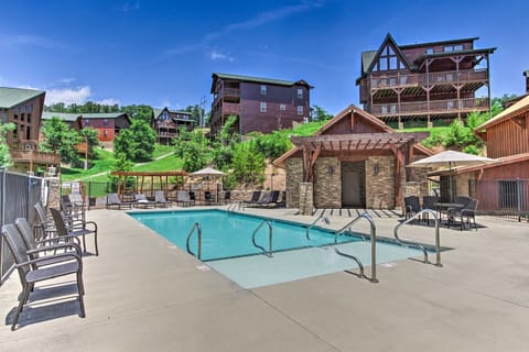 Enjoy access to a community pool that's just steps away!