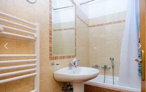 Combined shower/tub, hair dryer, towels, soap