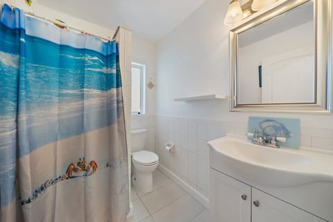 Combined shower/tub, hair dryer, towels, soap