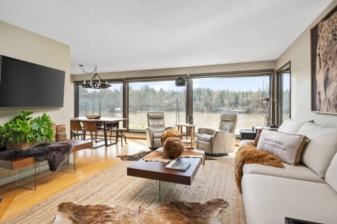 Welcome to River Forest Retreat. We hope we get to host you at this wonderful rental with incredible panoramic Willamette River views.