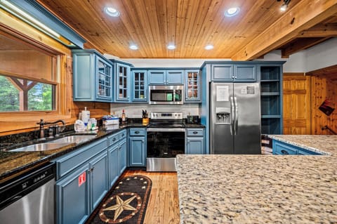 The well-equipped kitchen is sure to please the chef(s) in your group.