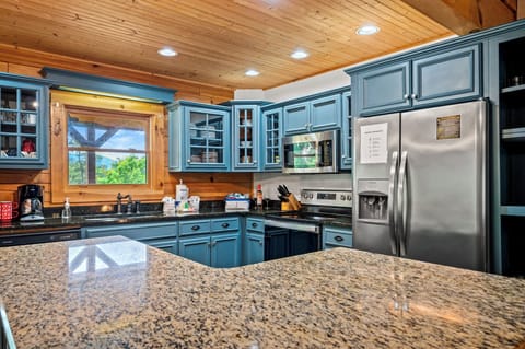 The well-equipped kitchen is sure to please the chef(s) in your group.