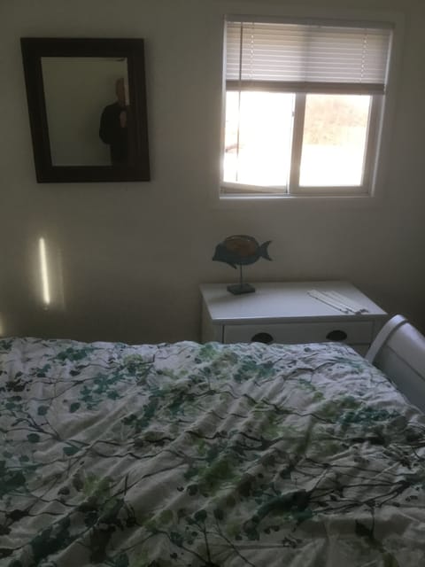 2 bedrooms, iron/ironing board, bed sheets