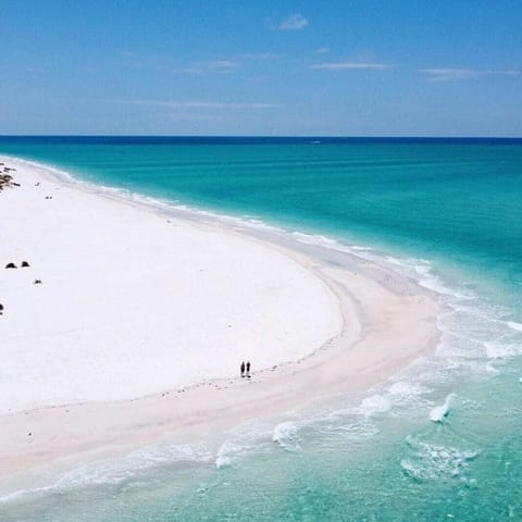 Beach nearby, sun loungers, beach towels