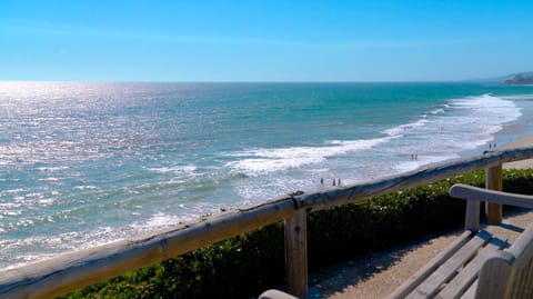 Beach nearby, sun loungers, beach towels