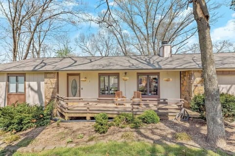 Front view of the charming 2BR house.