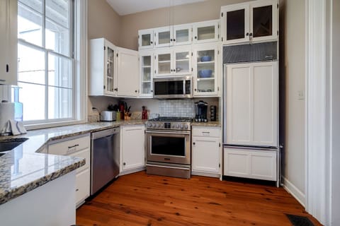 Fully Stocked Kitchen w/stainless appliances, and SubZero Refrigerator