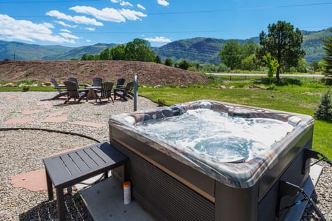 Private Hot Tub with awesome views of the Hermosa Cliffs