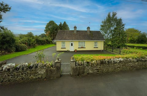 Primrose Cottage, Charming Holiday Accommodation Available near Birr in County Offaly