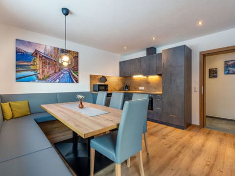 Table, Furniture, Chair, Wood, Lighting, Interior Design, Building, Flooring, Floor, Hall