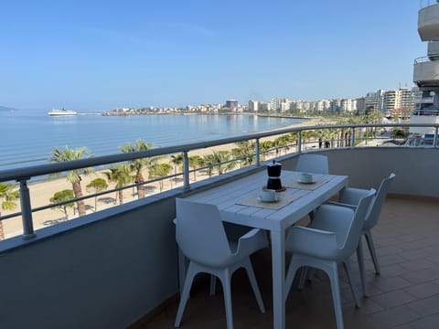 Balcony with frontal sea view