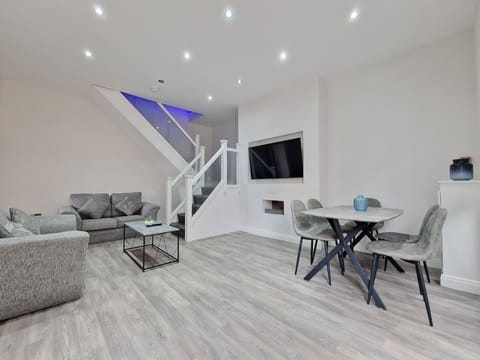 Living Room / Lounge