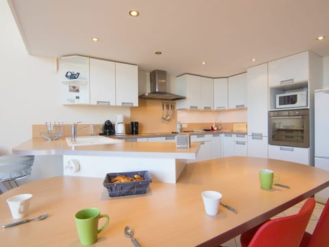 Table, Cabinetry, Countertop, Furniture, Property, Tableware, Kitchen, Kitchen Appliance, Wood, Kitchen Stove